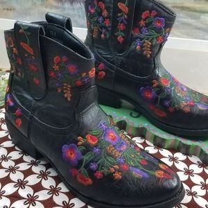 Embroidery Cowboy boots